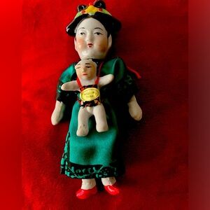 VINTAGE ASIAN ORNAMENT PORCELAIN DOLL WITH BABY